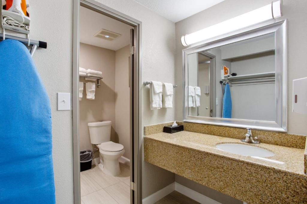 Orangewood Inn & Suites Kansas City Airport - Chambre Roi Avec Canapé-lit - Non-fumeur