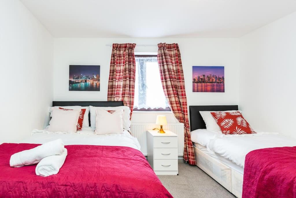 Cosy 2 bedroom house! Dagenham! Free parking, Goodmayes (updated prices