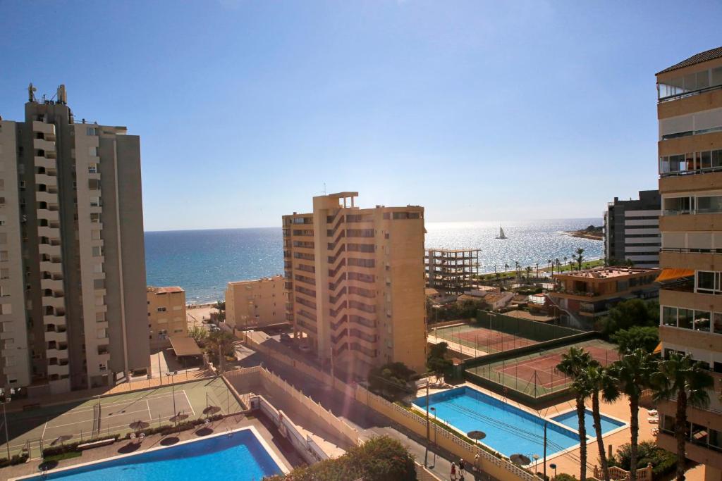 Apartment In front of the Sea with AC and pool, Alicante ...