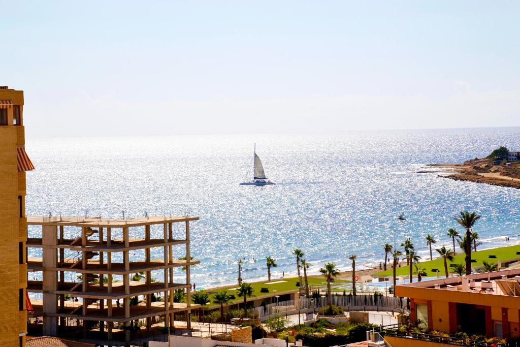 Booking.com: Apartamento In front of the Sea with AC and pool ...