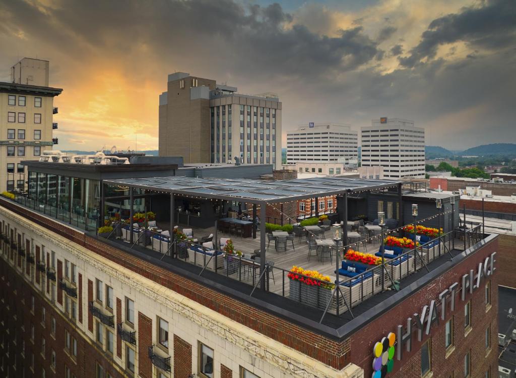 Hyatt Place Knoxville/Downtown - Housity