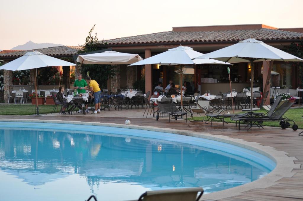 Bazén v ubytovaní Cala Paradiso Residence alebo v jeho blízkosti