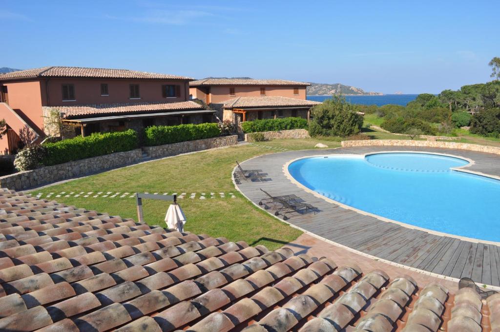 Bazén v ubytovaní Cala Paradiso Residence alebo v jeho blízkosti