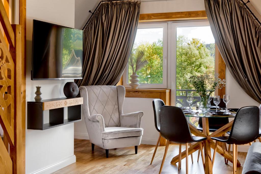 Posedenie v ubytovaní REZYDENCJA SKIBÓWKI sauna&jacuzzi