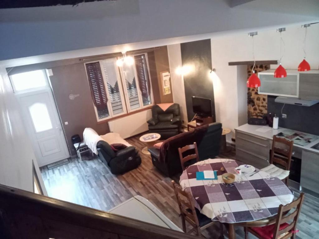 Maison de village au coeur des Combrailles - Huis Met één Slaapkamer