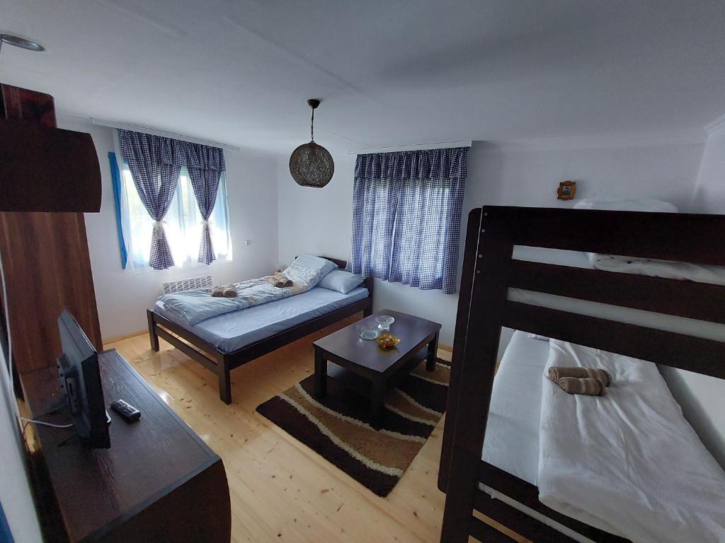 Postel nebo postele na pokoji v ubytování Seosko domaćinstvo Alababa