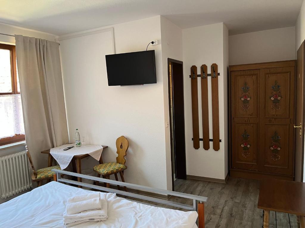 Postel nebo postele na pokoji v ubytování Pension Main-Art