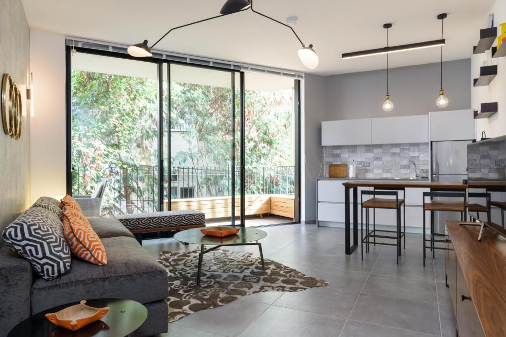 Cosy Apartment with Balcony Near Carmel Market by HolyGuest