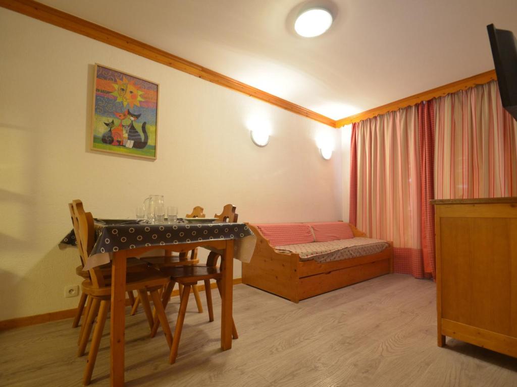 a room with a table and chairs and a bed at Appartement Les Menuires, 2 pièces, 4 personnes - FR-1-452-253 in Les Menuires