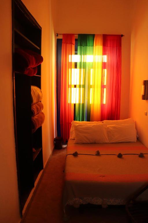 Postel nebo postele na pokoji v ubytování Hotel Dar El Qdima