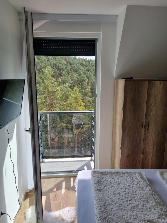 Balkon ili terasa u objektu Apartmani Ćirić Divčibare