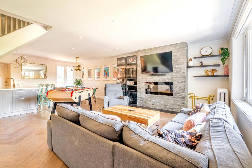 Ferienhaus Bright 2 Storey 3BR Minutes from High Park (Kanada Toronto