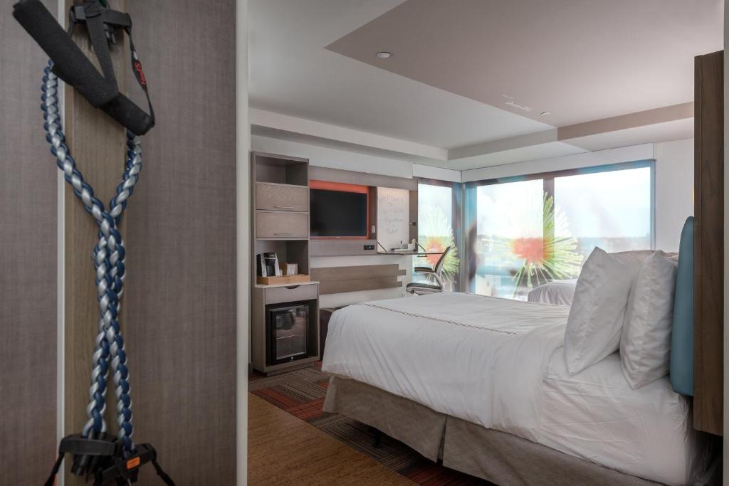 Kuchyň nebo kuchyňský kout v ubytování EVEN Hotel Brooklyn by IHG