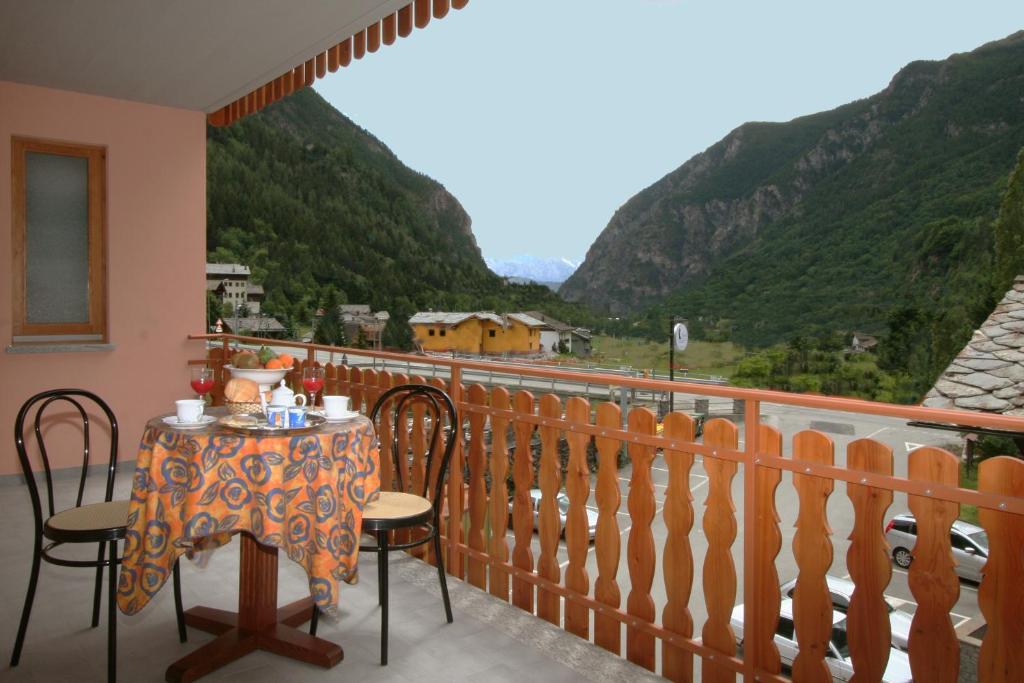 Nespecifikovaný výhled na hory nebo výhled na hory při pohledu z hotelu