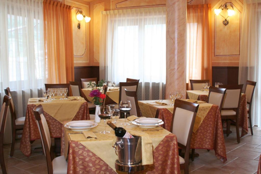 TV a/nebo společenská místnost v ubytování Hotel Dama Bianca