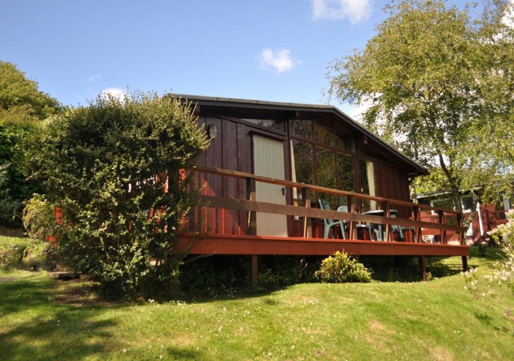 a cabin in the middle of a grassy field at 20 Timber Hill in Haverfordwest