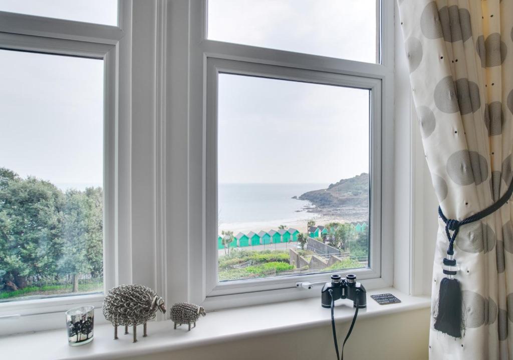 352 Langland Bay Manor - Housity