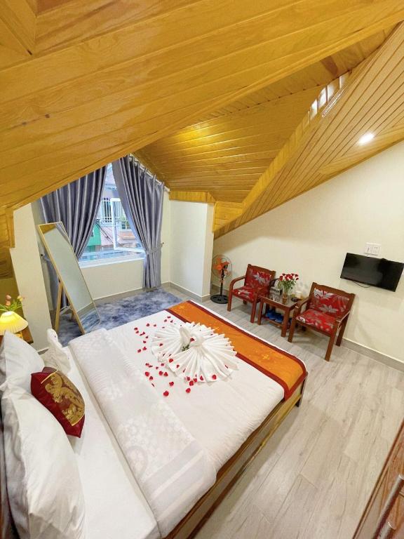 Postel nebo postele na pokoji v ubytování Moc Nhien Hostel Da Lat