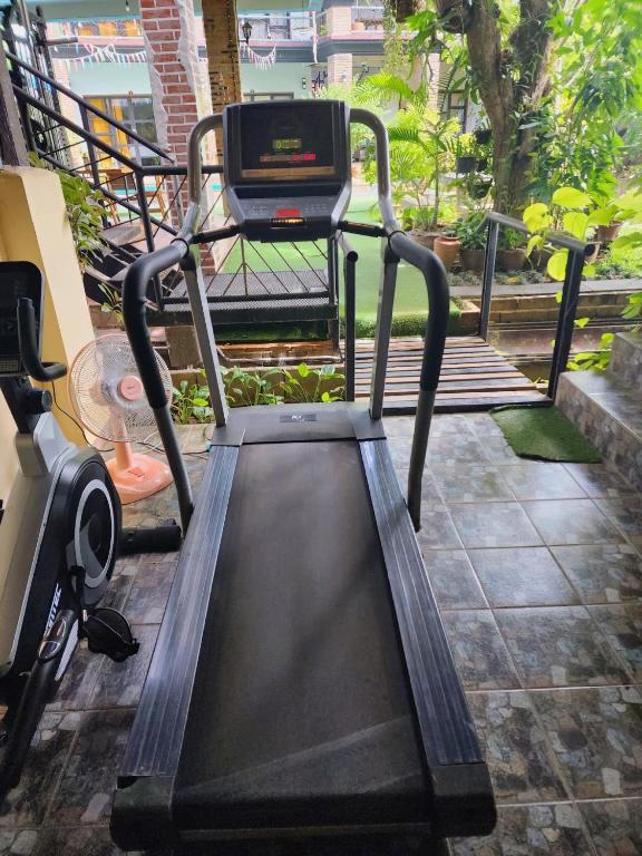 Fitness centrum a/nebo fitness zařízení v ubytování Above The Sea Maesariang