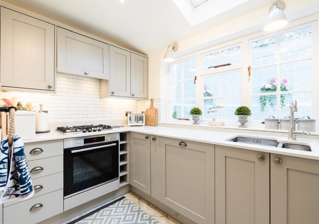 Chart House Sleeps 6 - Housity