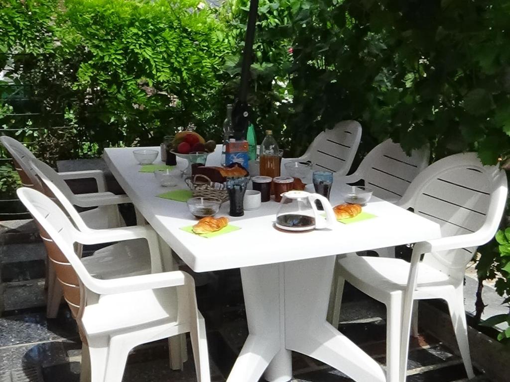 Nápoje v ubytovaní Gîte typique Avesnois, familial avec terrasse, proche forêt et activités locales - FR-1-510-177