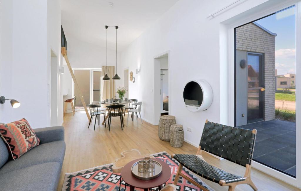 a living room with a couch and a table at Lovely Home In Lembruchdümmer See in Lembruch