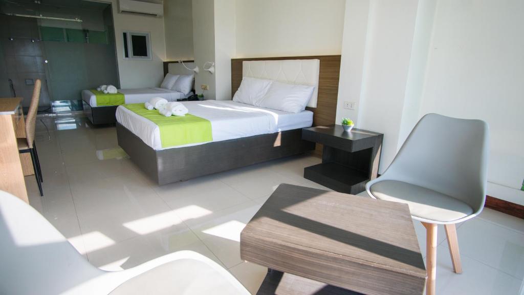 Postel nebo postele na pokoji v ubytování Benrose Hotel