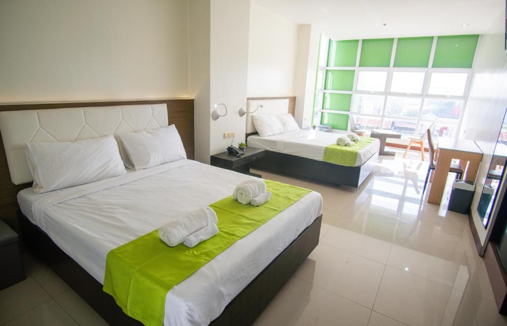 Postel nebo postele na pokoji v ubytování Benrose Hotel