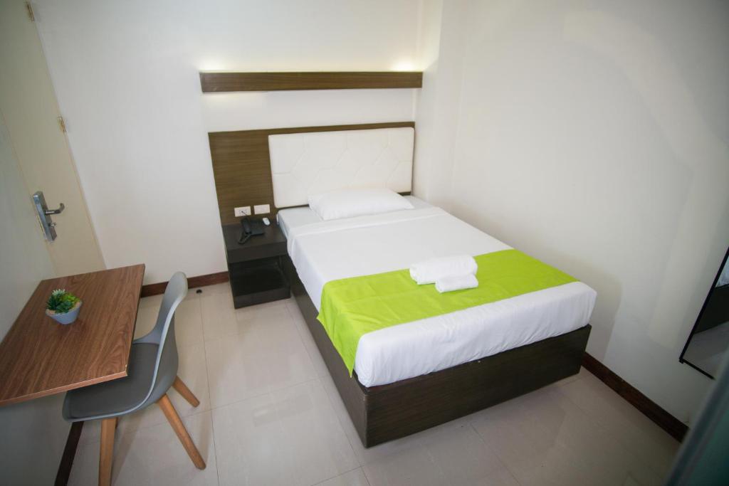 Postel nebo postele na pokoji v ubytování Benrose Hotel