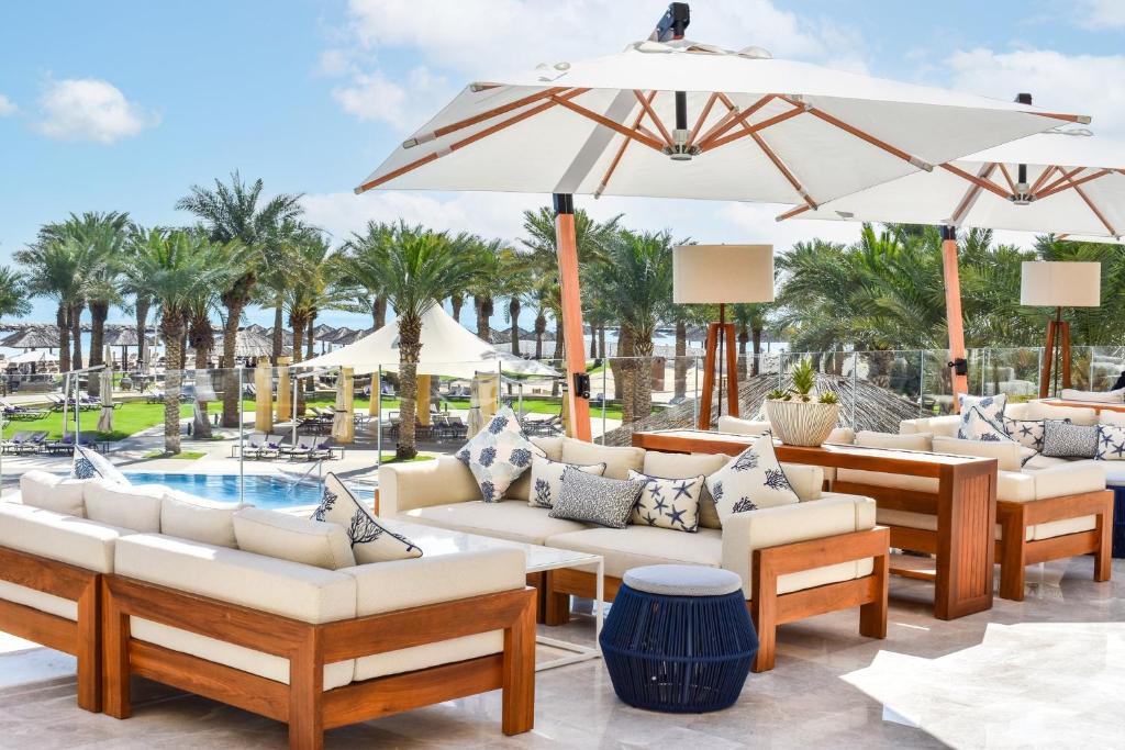 Basen w obiekcie InterContinental Hotels Doha Residences lub w pobliżu