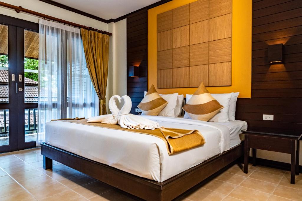 Postel nebo postele na pokoji v ubytování Am Samui Palace