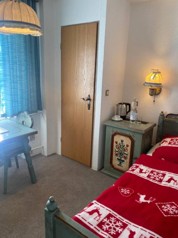 Postel nebo postele na pokoji v ubytování Landhotel Waldschänke