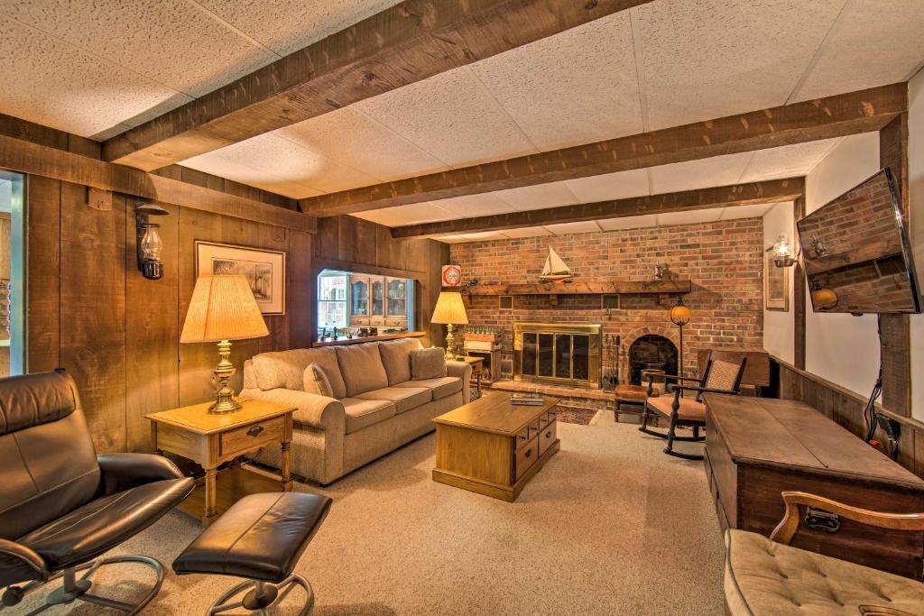 New Holland Apartment with Patio, Deck and Pool, New Holland