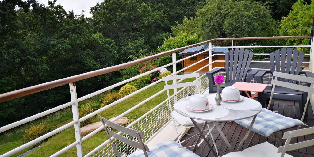 Balkon lub taras w obiekcie 2 Belles chambres avec balcon sdb et WC privatifs