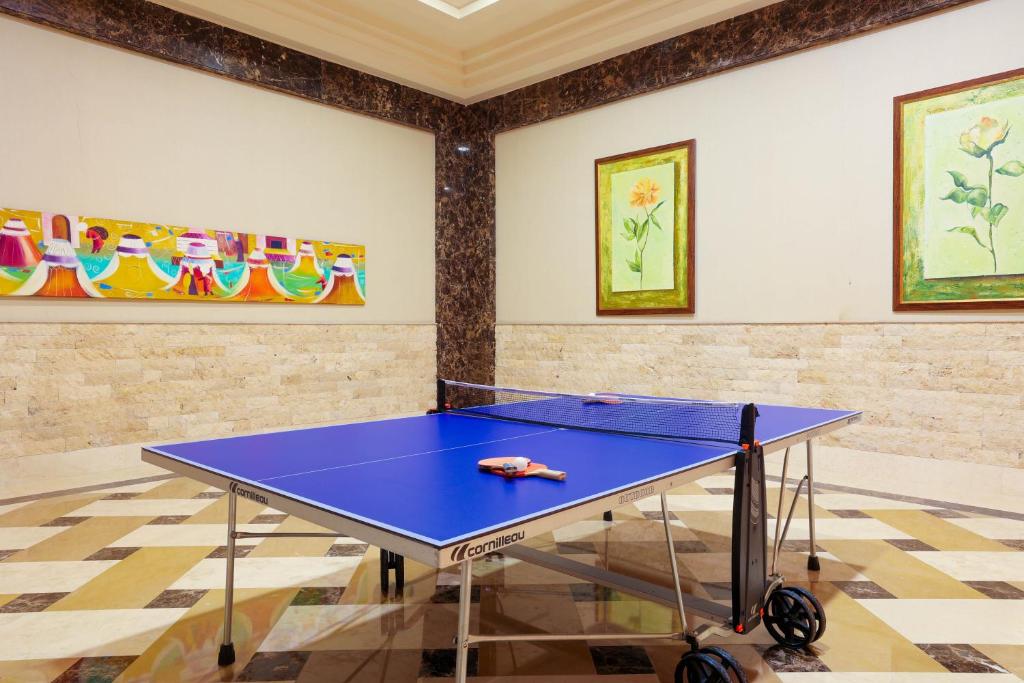 Stolní tenis v ubytování Crystal De Luxe Resort & Spa - All Inclusive nebo okolí