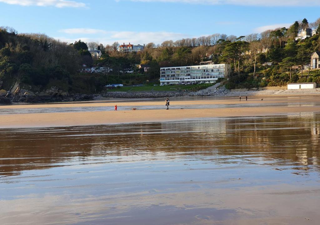 a beach with people walking on the sand at Redcliffe Apartment L in Bishopston