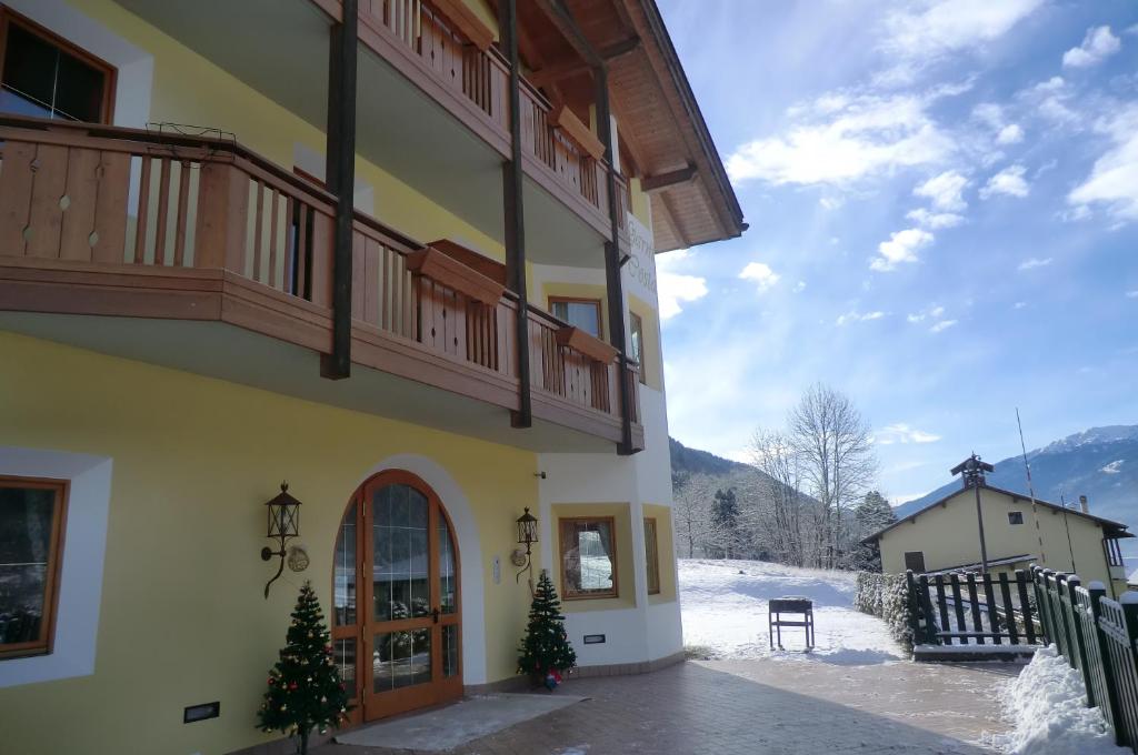 Nespecifikovaný výhled na hory nebo výhled na hory při pohledu z hotelu