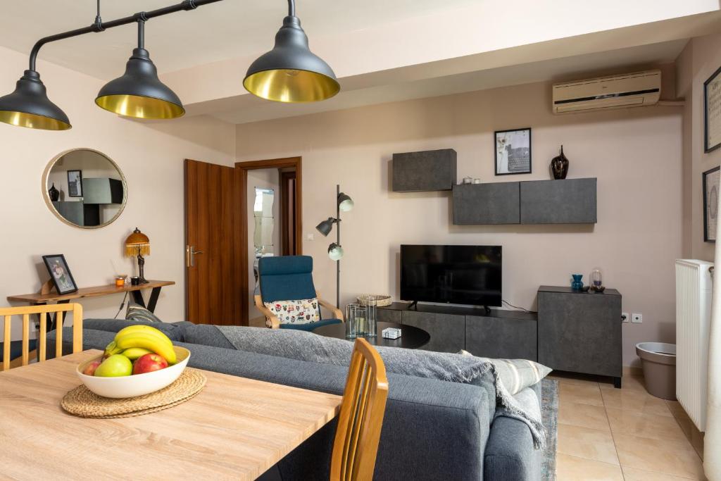 Część wypoczynkowa w obiekcie Eleni's modern apartment