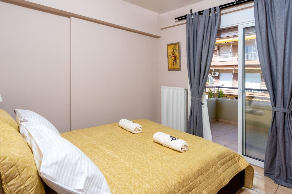 Łóżko lub łóżka w pokoju w obiekcie Eleni's modern apartment