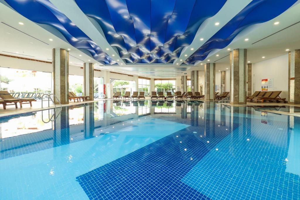 Bazén v ubytování Crystal Waterworld Resort & Spa - Ultimate All Inclusive nebo v jeho okolí