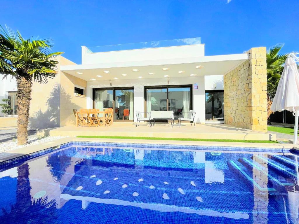 Fotografie z fotogalerie ubytování Villa Vistabella Golf Resort by Villas&You v destinaci Orihuela Costa