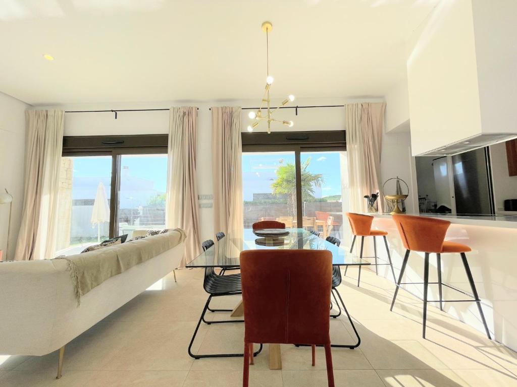 Fotografie z fotogalerie ubytování Villa Vistabella Golf Resort by Villas&You v destinaci Orihuela Costa