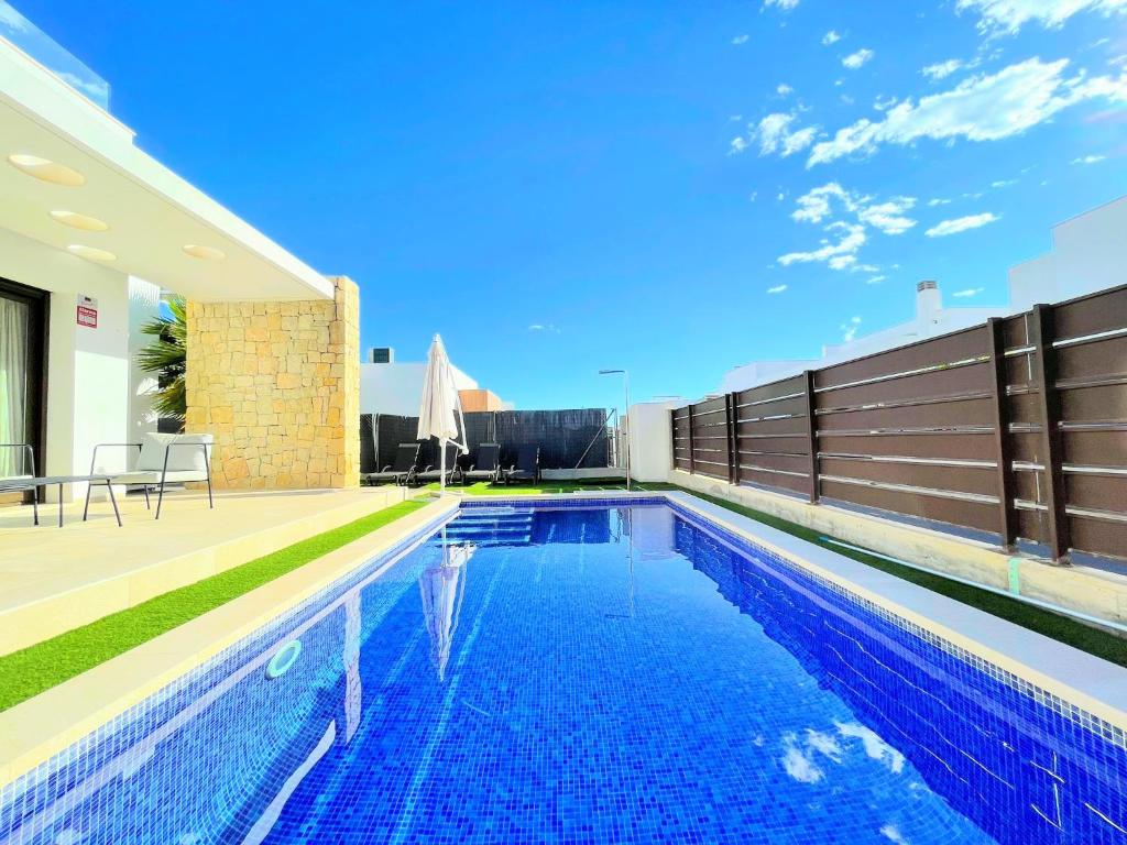 Fotografie z fotogalerie ubytování Villa Vistabella Golf Resort by Villas&You v destinaci Orihuela Costa