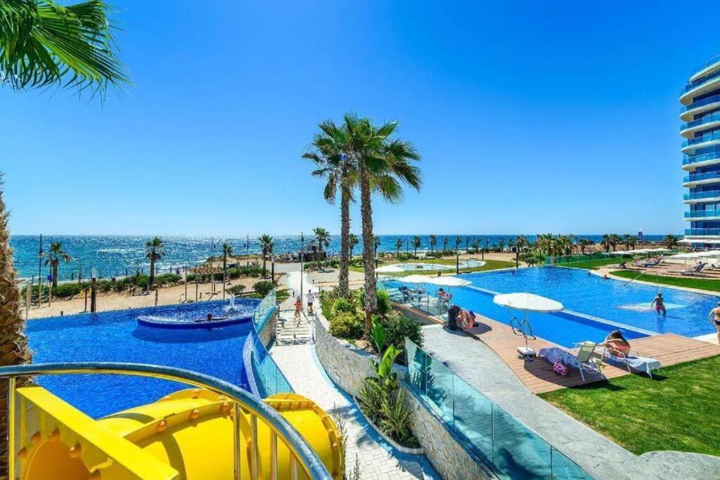 Bazén v ubytování Sea Senses Punta Prima by Villas&You nebo v jeho okolí