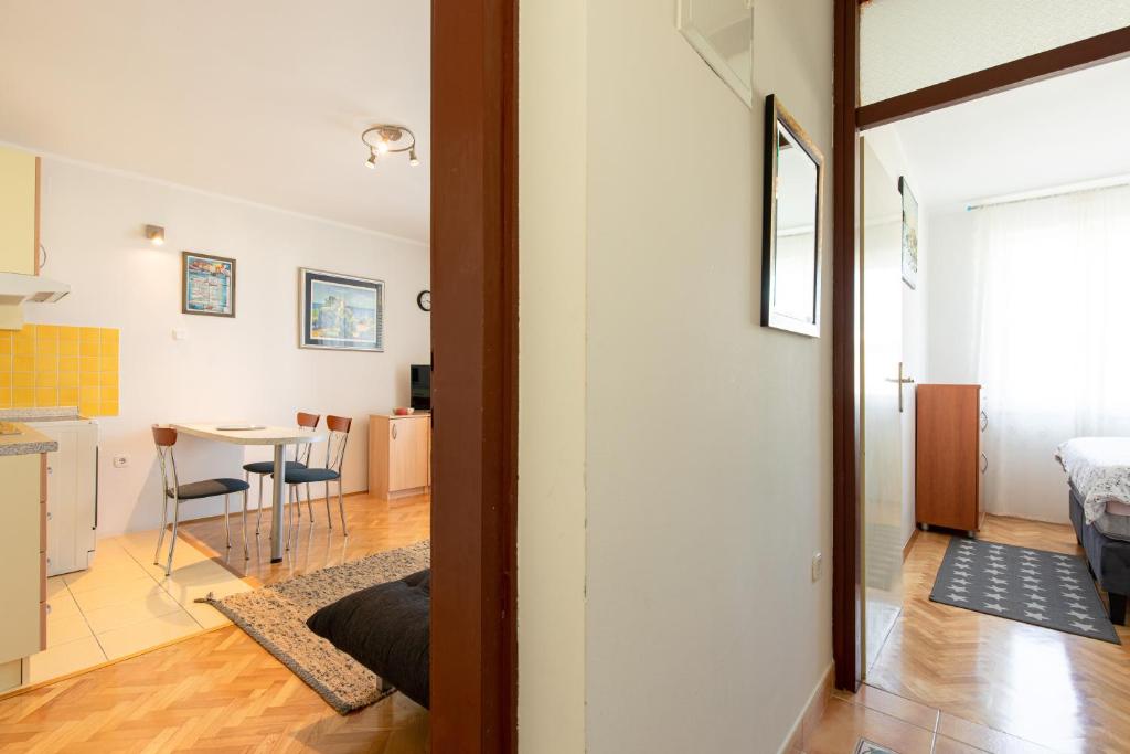 Kuchyňa alebo kuchynka v ubytovaní Apartment Mara