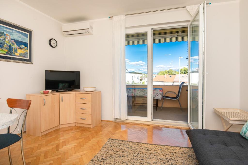 Televízia a/alebo spoločenská miestnosť v ubytovaní Apartment Mara