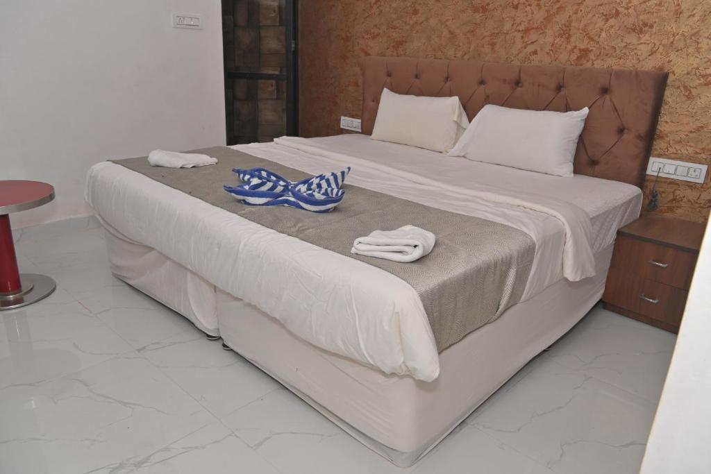 a large white bed with towels on top of it at Hotel Apni Haveli in Udaipur