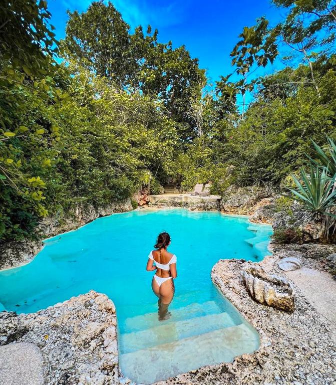 Piscina di Coco Grove Beach Resort, Siquijor Island o nelle vicinanze