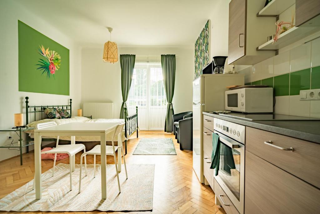 A kitchen or kitchenette at Colors Apartment
