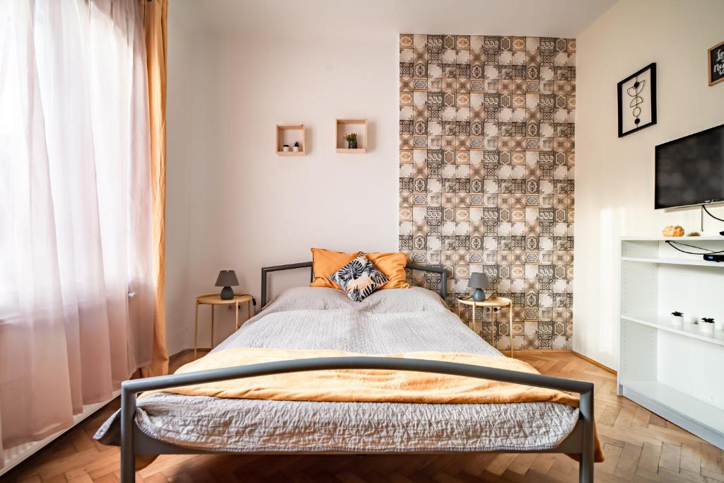 A bed or beds in a room at Colors Apartment